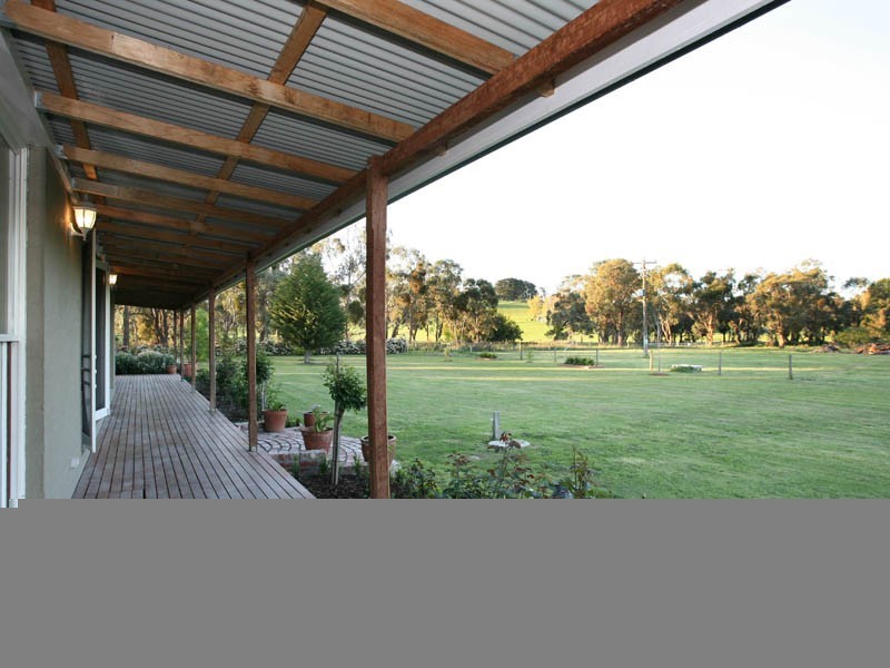 10 Ellis Road, Bunyip North VIC 3815
