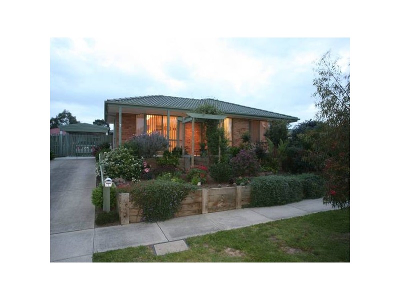 7 Ben Drive, Pakenham VIC 3810