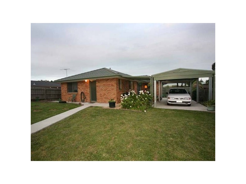 7 Ben Drive, Pakenham VIC 3810