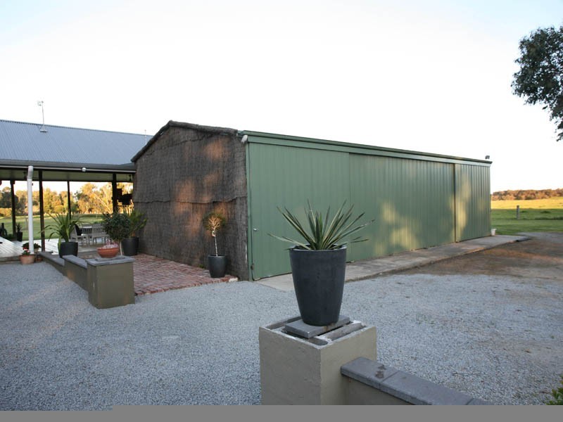 10 Ellis Road, Bunyip North VIC 3815