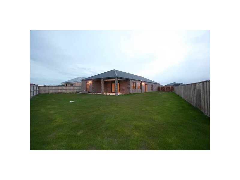 40 Banjo Patterson Drive, Pakenham VIC 3810