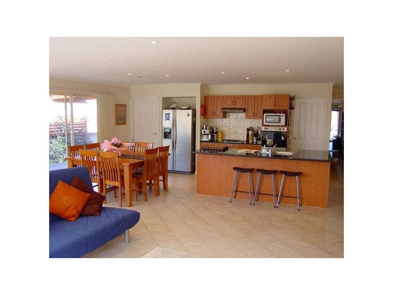 6 Mountain View Circuit, Beaconsfield VIC 3807