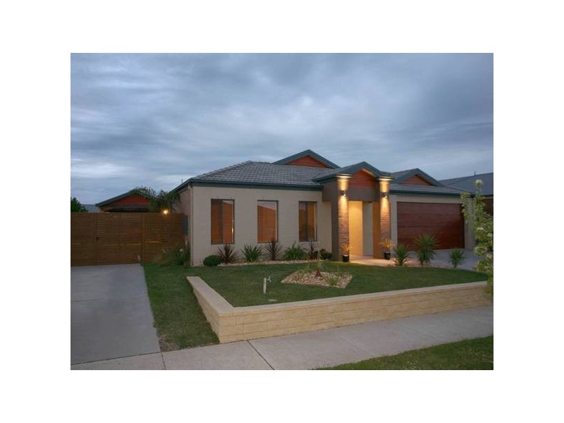 26 Henry Lawson Drive, Pakenham VIC 3810