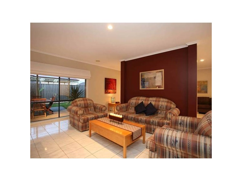 26 Henry Lawson Drive, Pakenham VIC 3810