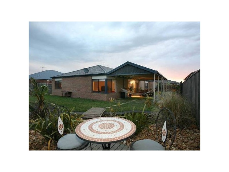 26 Henry Lawson Drive, Pakenham VIC 3810