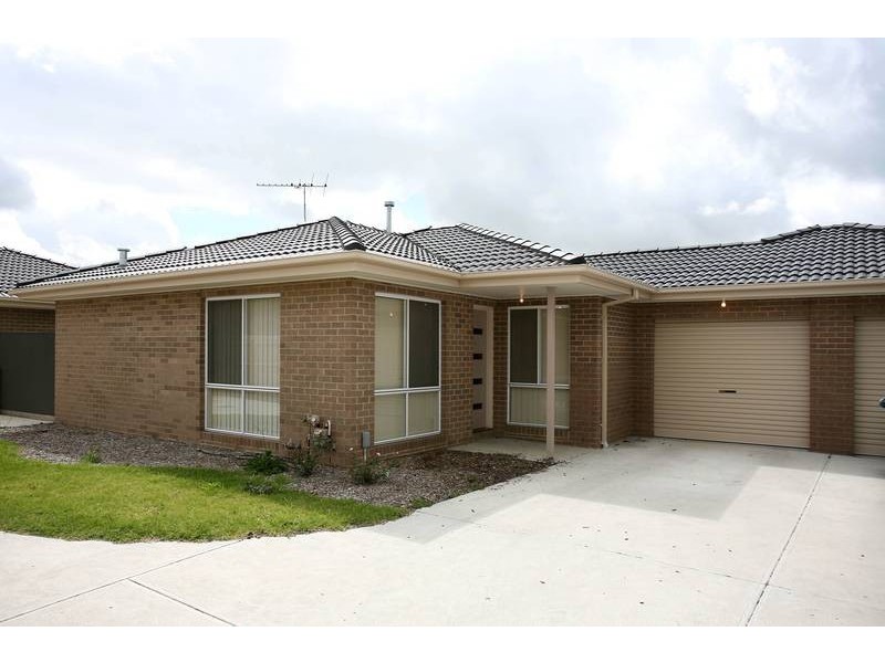 2/3 Acacia Court, Pakenham VIC 3810