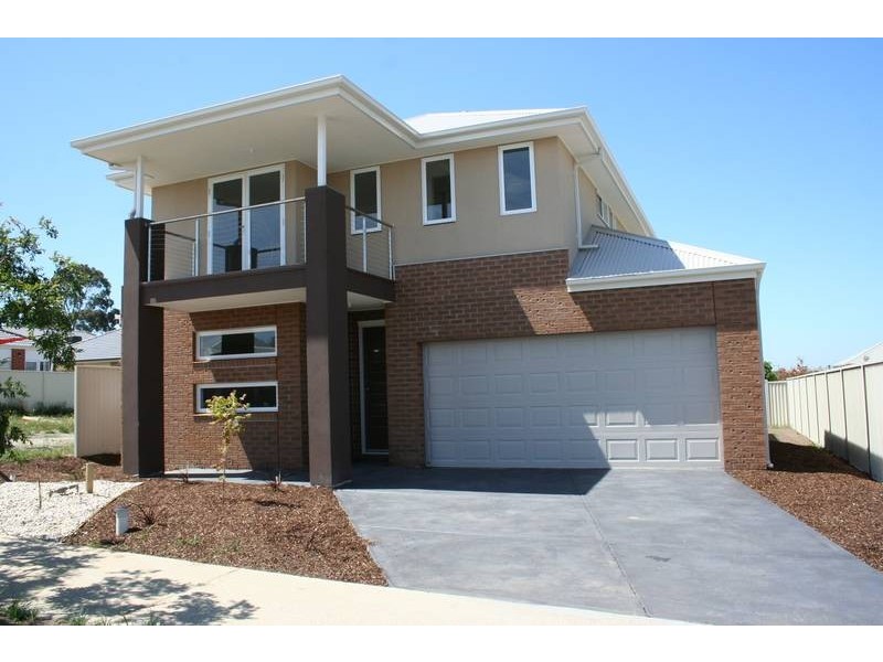 451 Macquarie Circuit, Pakenham VIC 3810