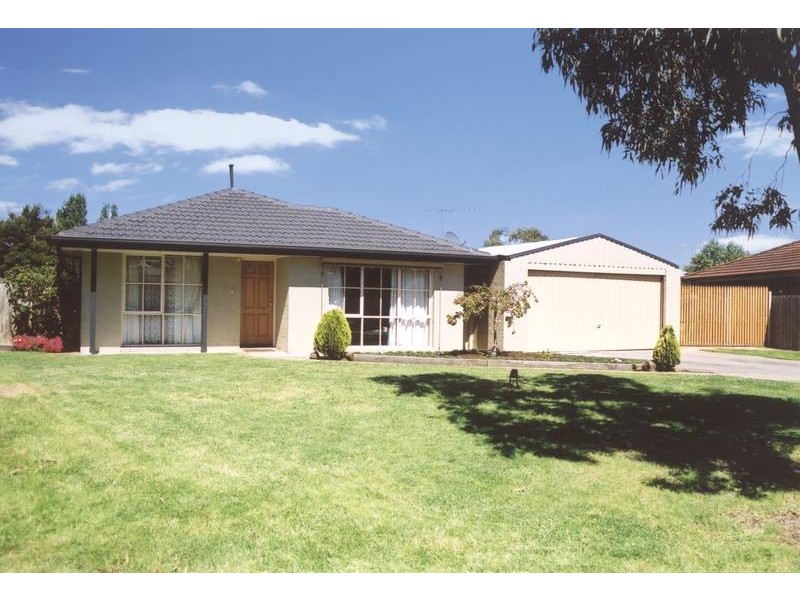 13 Cyprus Place, Pakenham VIC 3810