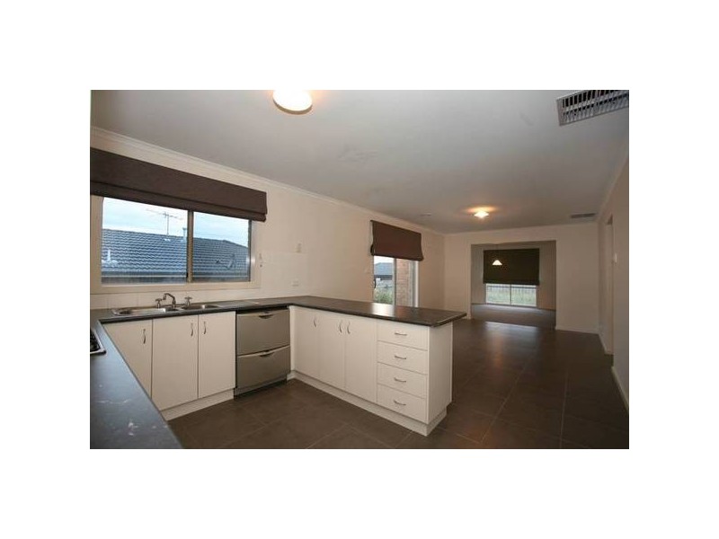 6 Natanya Drive, Pakenham VIC 3810