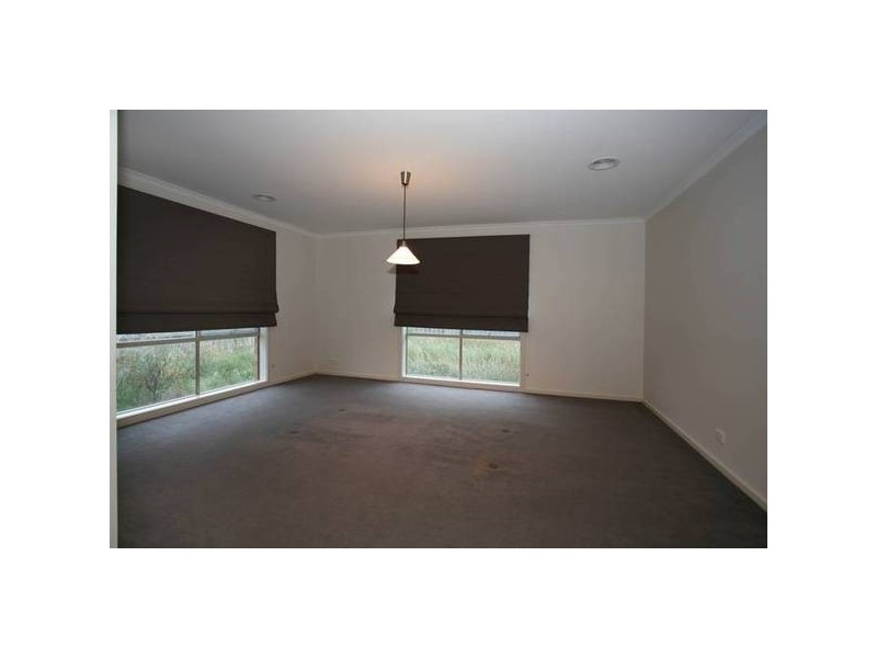 6 Natanya Drive, Pakenham VIC 3810