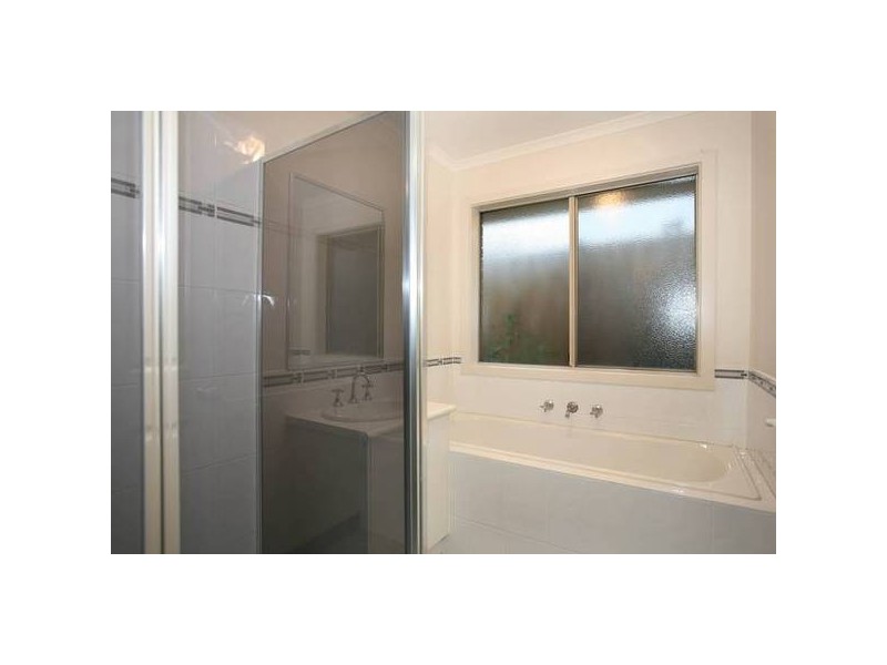 6 Natanya Drive, Pakenham VIC 3810