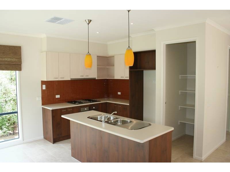 5 Reidel Avenue, Pakenham VIC 3810