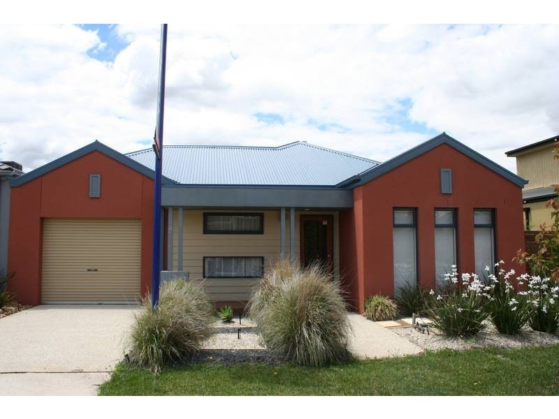 5 Reidel Avenue, Pakenham VIC 3810