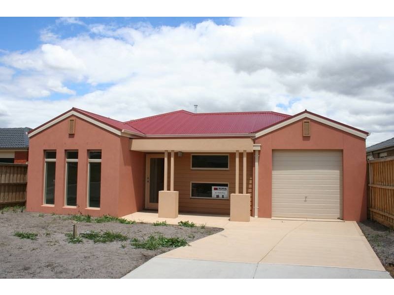 18 Bohemia Drive, Pakenham VIC 3810
