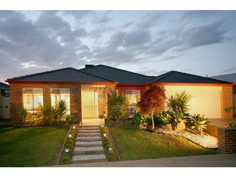 22 OAKLANDS WAY, Pakenham VIC 3810