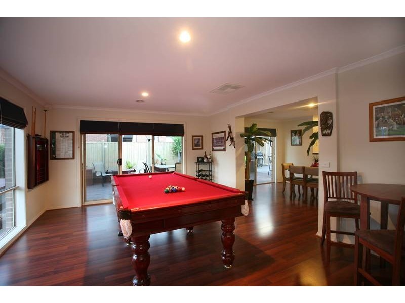 22 OAKLANDS WAY, Pakenham VIC 3810