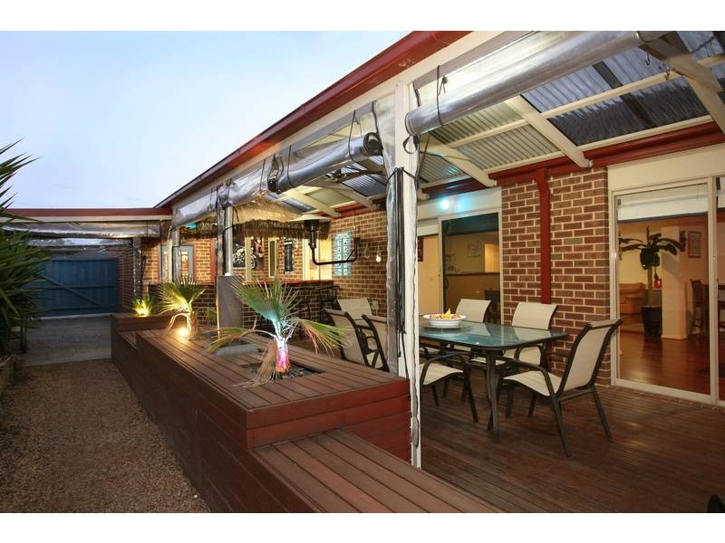 22 OAKLANDS WAY, Pakenham VIC 3810