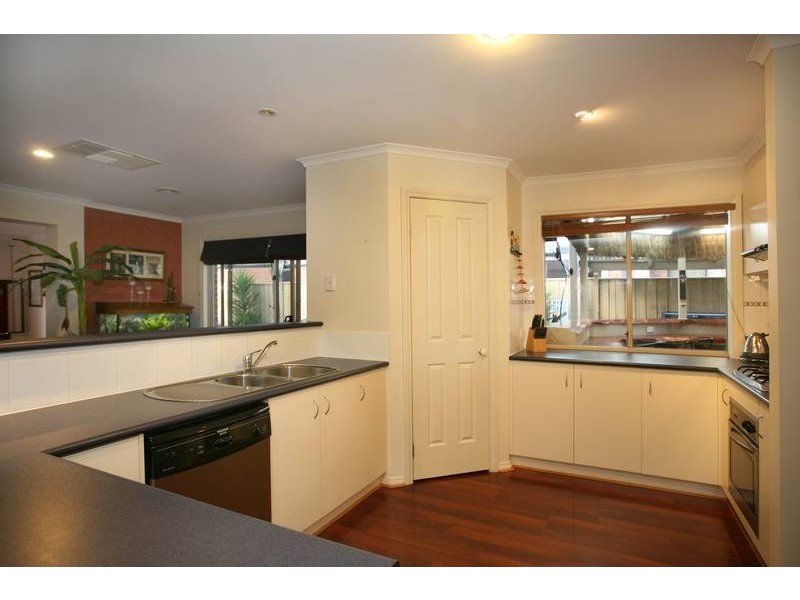 22 OAKLANDS WAY, Pakenham VIC 3810