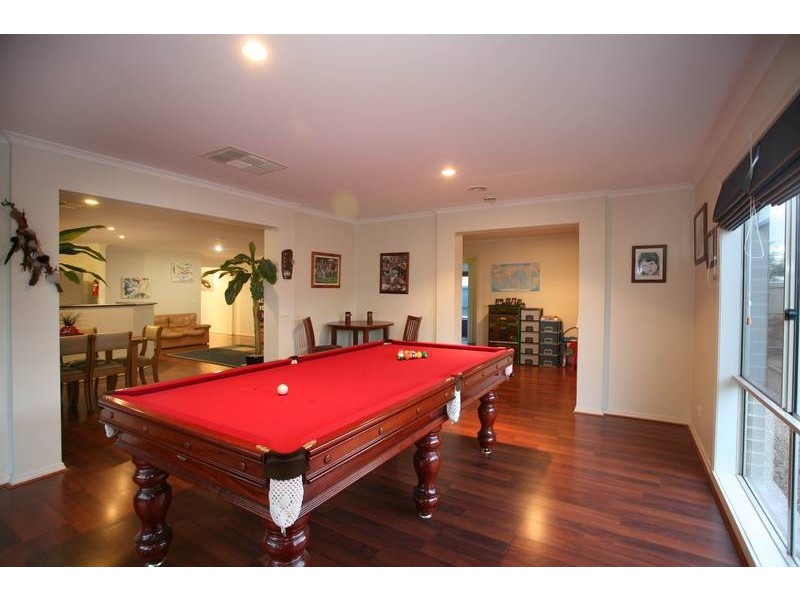 22 OAKLANDS WAY, Pakenham VIC 3810
