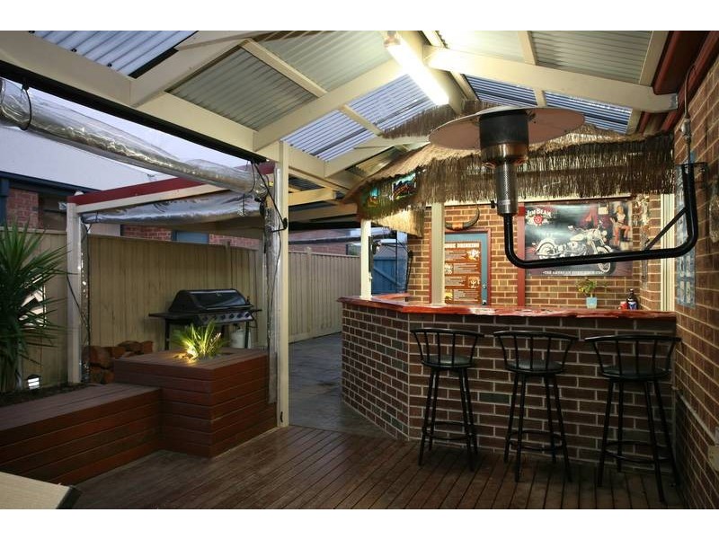 22 OAKLANDS WAY, Pakenham VIC 3810