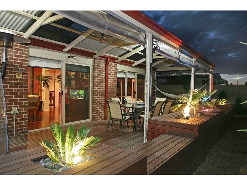22 OAKLANDS WAY, Pakenham VIC 3810