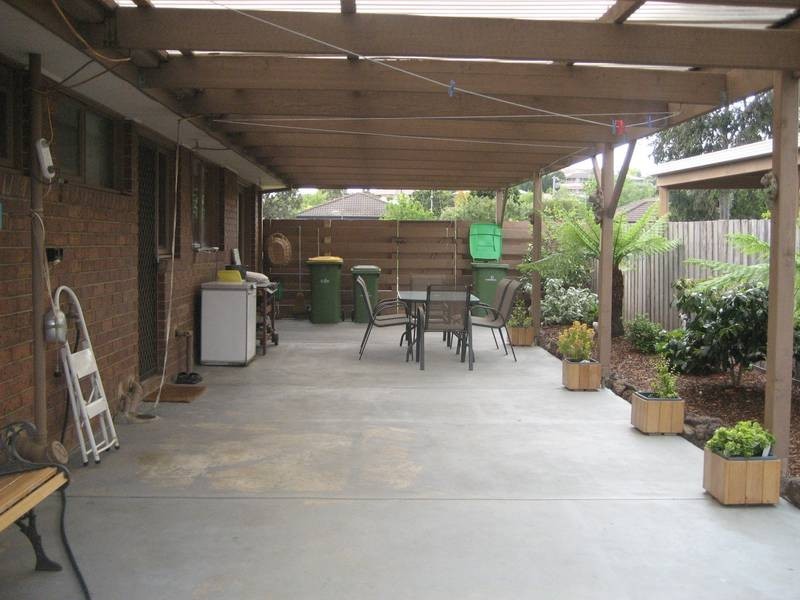 15 Deed Drive, Pakenham VIC 3810