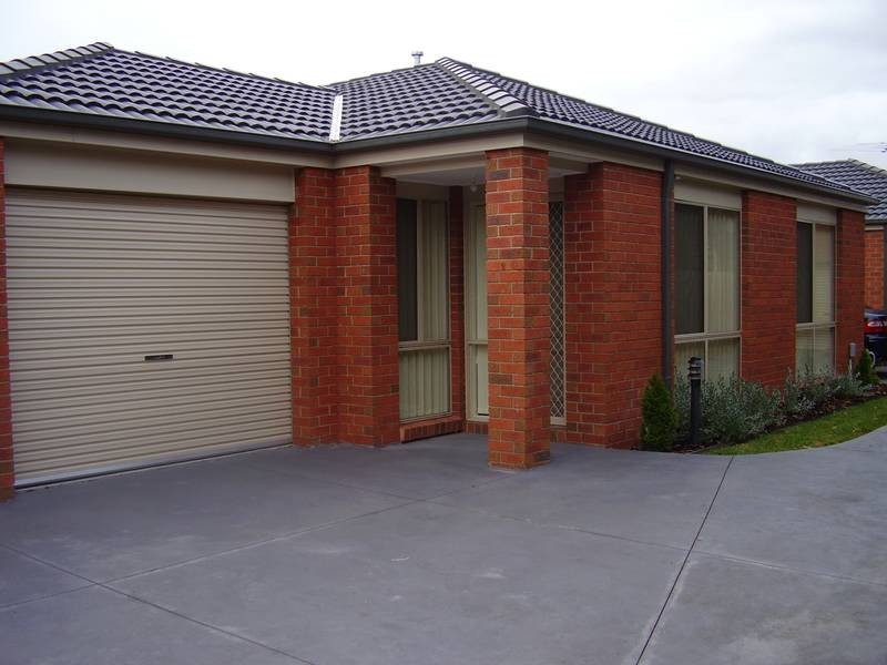 2/4 Jamieson Court, Pakenham VIC 3810