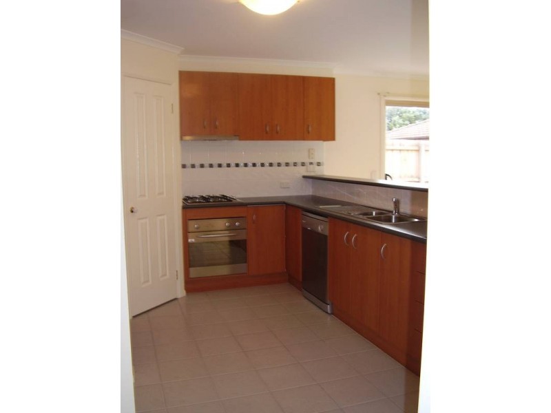 2/4 Jamieson Court, Pakenham VIC 3810