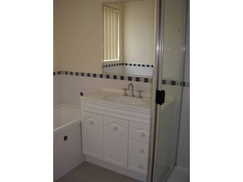 2/4 Jamieson Court, Pakenham VIC 3810