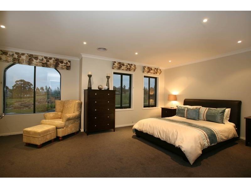5 The Circuit, Pakenham VIC 3810