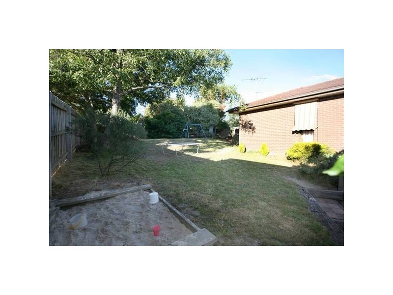 4 Dove Court, Pakenham VIC 3810