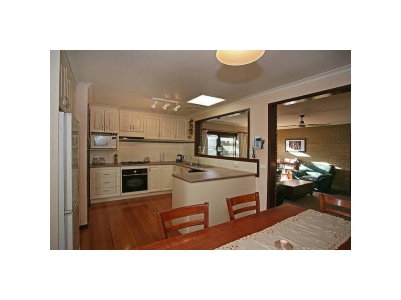 4 Dove Court, Pakenham VIC 3810