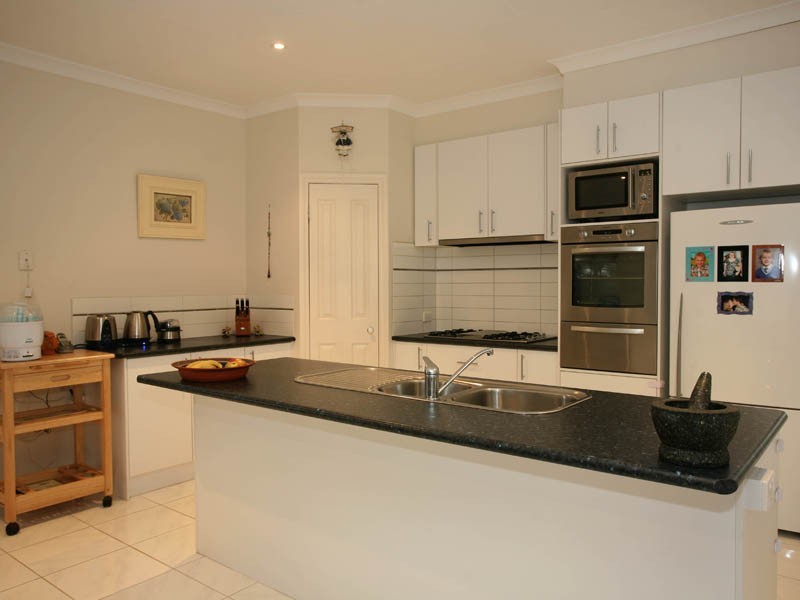 33 Bluehills Boulevard, Pakenham VIC 3810