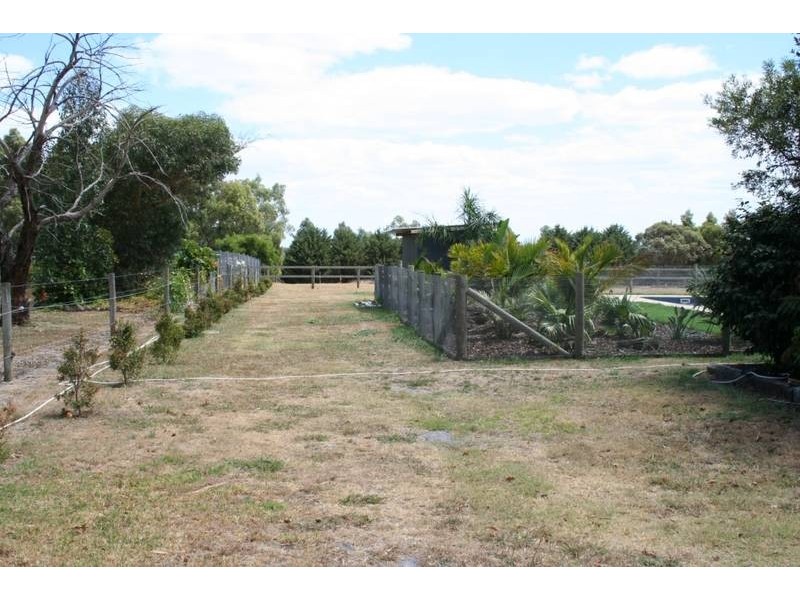 2 Ryan Road, Pakenham VIC 3810