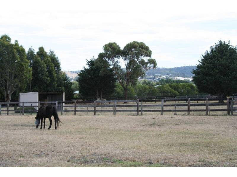 2 Ryan Road, Pakenham VIC 3810