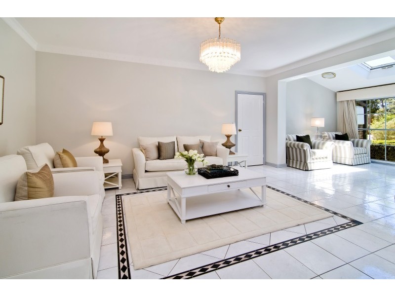 4b Heights Crescent, Middle Cove NSW 2068