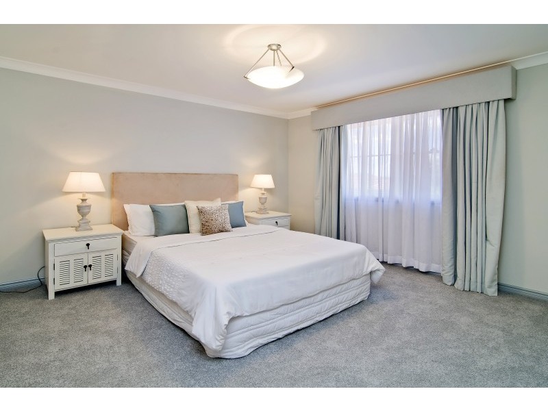 4b Heights Crescent, Middle Cove NSW 2068