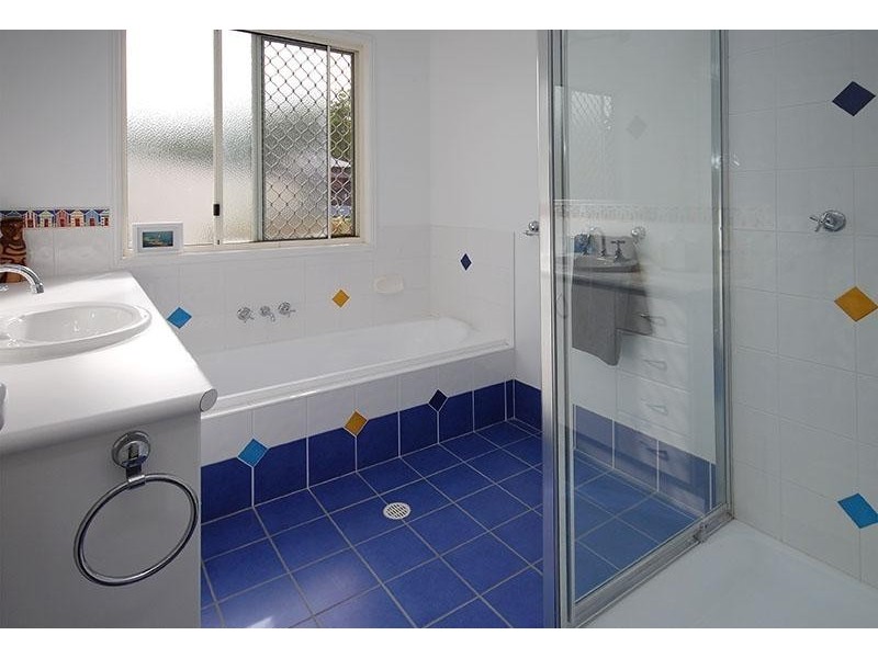 28 Woodtop Court, Ferny Hills QLD 4055