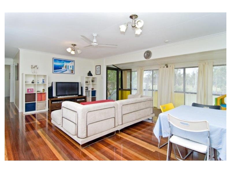 16 Bundar Crescent, Ferny Hills QLD 4055