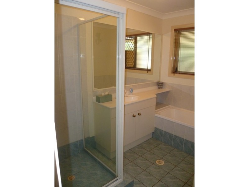 27 Falconglen Place, Ferny Grove QLD 4055