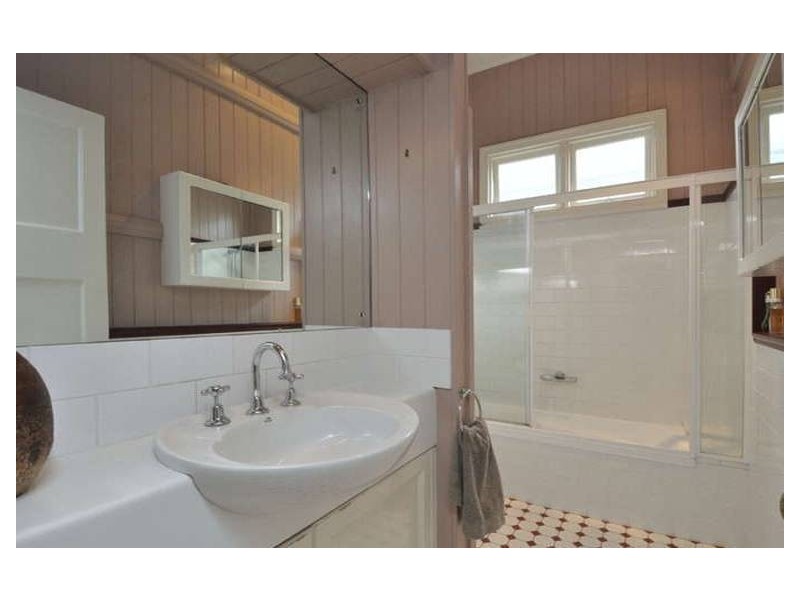 20 Brook Road, Wooloowin QLD 4030