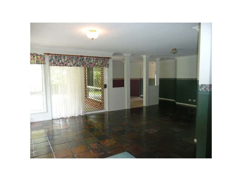 16 Arlington, Arana Hills QLD 4054