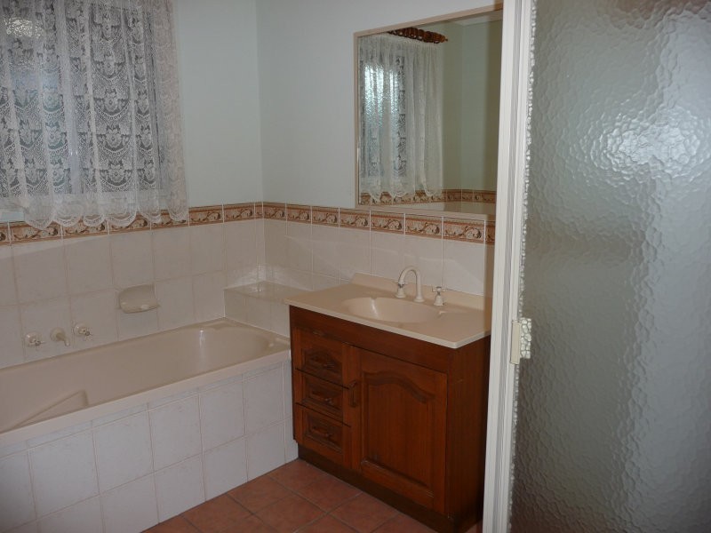 16 Arlington, Arana Hills QLD 4054