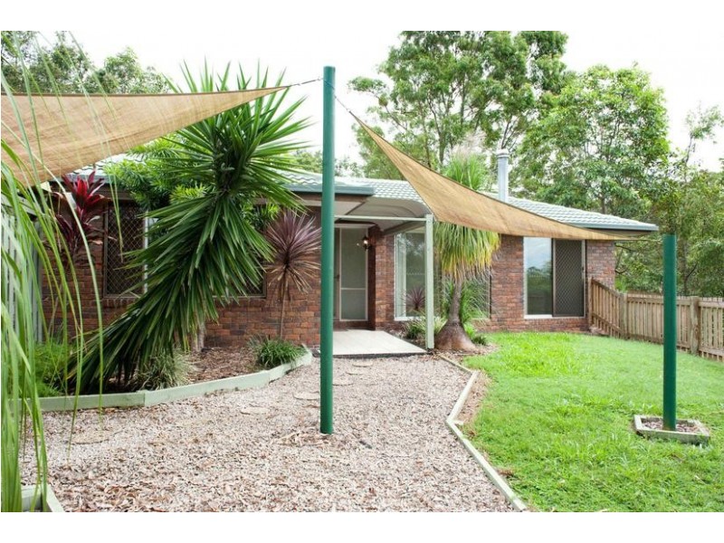 33 Tombondan Cres, Ferny Hills QLD 4055