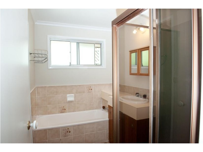 33 Tombondan Cres, Ferny Hills QLD 4055