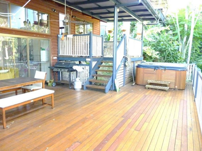 16 Park Rd, Arana Hills QLD 4054