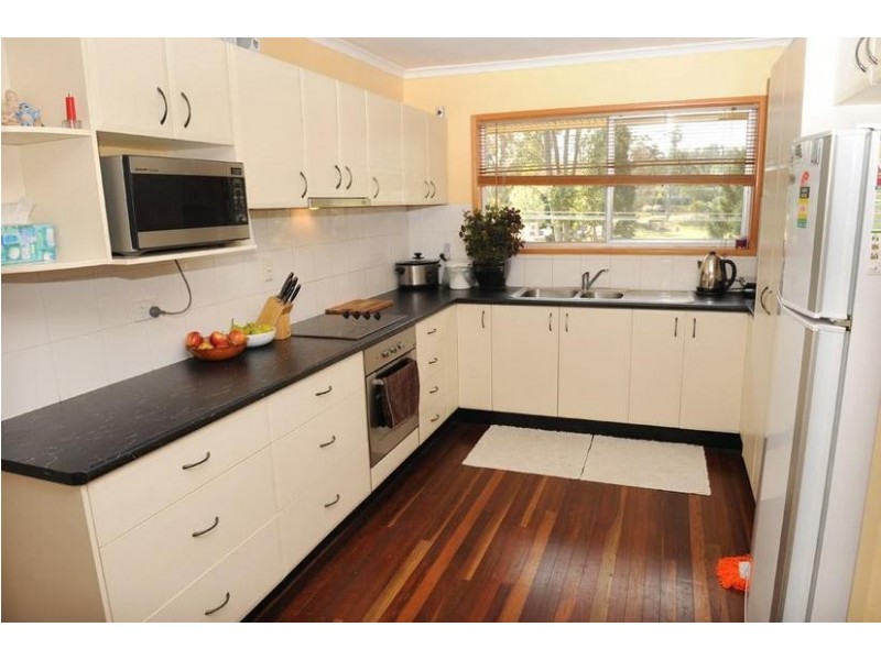 2 Loombah Cr, Ferny Hills QLD 4055