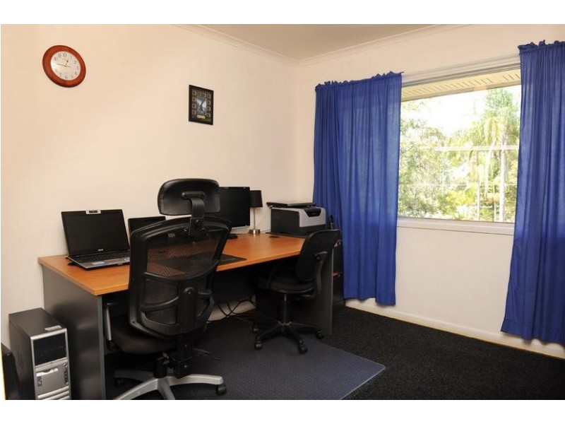 2 Loombah Cr, Ferny Hills QLD 4055