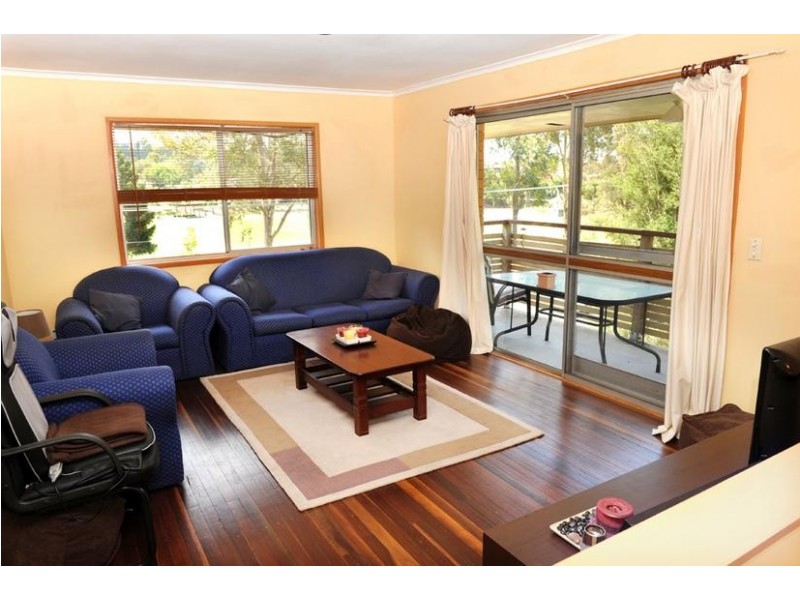 2 Loombah Cr, Ferny Hills QLD 4055