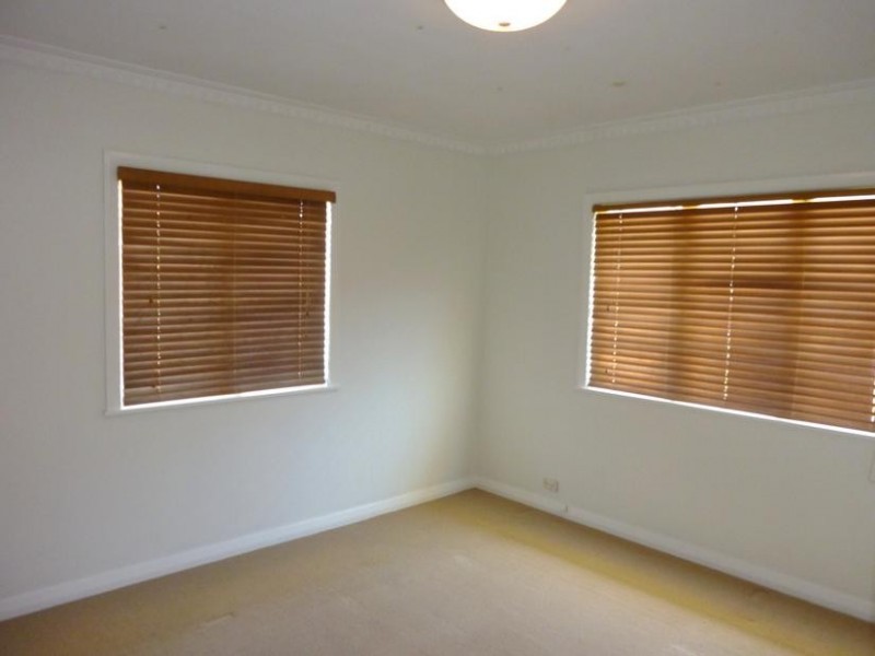 27 Yanderra Avenue, Arana Hills QLD 4054